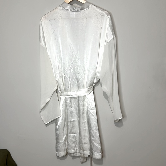 Dentelle Robe - Picture 2 of 8